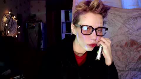 Snapshot of raziel_haze chatting on January 16, 2025, 2:09 am Yrriel Strife Candy-Demon Caveboy mr. Cringe online show from January 16, 2025, 2:09 am
