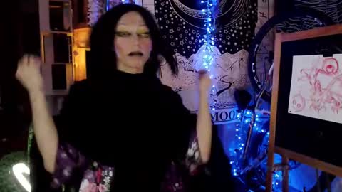 Snapshot of raziel_haze chatting on January 21, 2025, 1:08 am Yrriel Strife Candy-Demon Caveboy mr. Cringe online show from January 21, 2025, 1:08 am