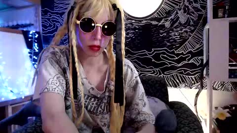Snapshot of raziel_haze chatting on February 24, 2025, 8:27 am Yrriel Strife Candy-Demon Caveboy mr. Cringe online show from February 24, 2025, 8:27 am