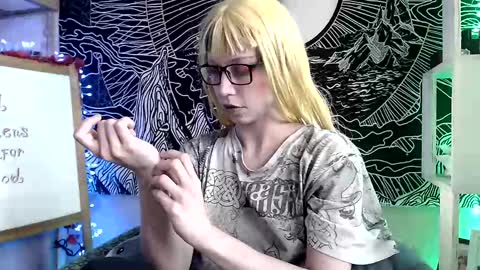 Snapshot of raziel_haze chatting on March 9, 2025, 7:34 am Yrriel Strife Candy-Demon Caveboy mr. Cringe online show from March 9, 2025, 7:34 am
