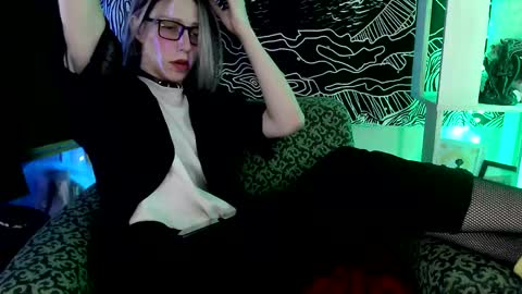 Snapshot of raziel_haze chatting on March 10, 2025, 10:48 am Yrriel Strife Candy-Demon Caveboy mr. Cringe online show from March 10, 2025, 10:48 am