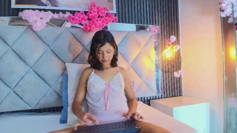 DONCELLA online show from April 23, 2026, 8:55 pm