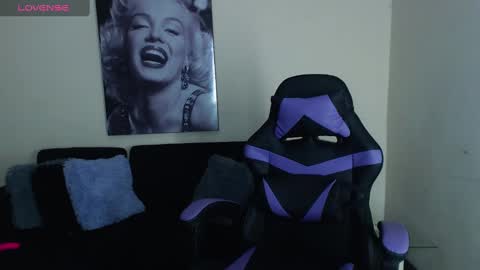 Snapshot of realbadbxtch chatting on December 4, 2024, 1:36 am Cattleya Exposito  online show from December 4, 2024, 1:36 am