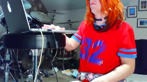 realkinkyquinn online show from April 21, 2026, 1:42 am
