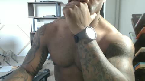 Rey online show from October 4, 2025, 7:34 pm