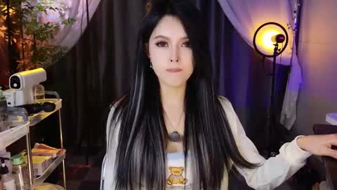 reaowna___ online show from January 9, 2026, 8:28 am