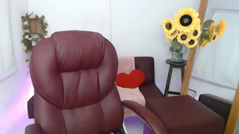 REBECA online show from June 12, 2026, 3:00 pm