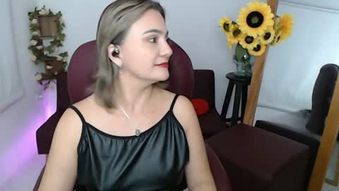 Snapshot of rebeca_milf chatting on July 5, 2026, 1:29 pm REBECA online show from July 5, 2026, 1:29 pm