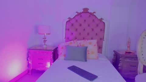 Rebeca Whatsson online show from November 21, 2025, 11:42 am