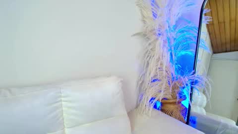 Snapshot of rebeca_williams_ chatting on February 18, 2025, 8:47 pm Rebeca Williams online show from February 18, 2025, 8:47 pm