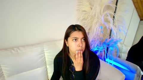 Snapshot of rebeca_williams_ chatting on February 20, 2025, 12:19 am Rebeca Williams online show from February 20, 2025, 12:19 am