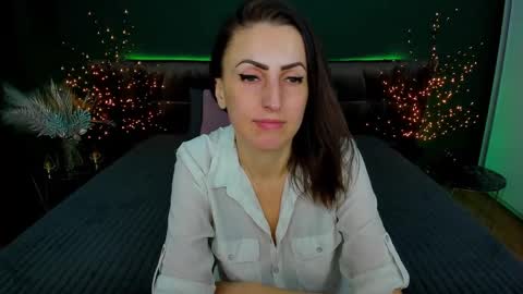 rebecca_diamonds online show from February 3, 2025, 9:41 am