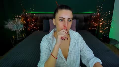 rebecca_diamonds online show from February 10, 2025, 6:42 am