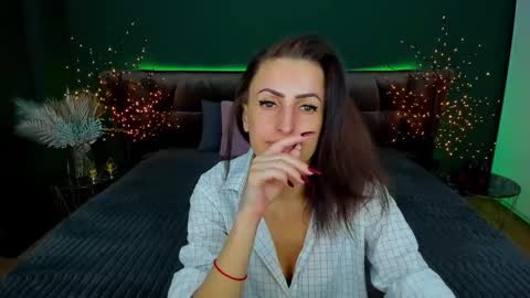 rebecca_diamonds online show from February 18, 2025, 6:59 am