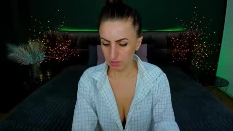 rebecca_diamonds online show from February 18, 2025, 1:55 pm