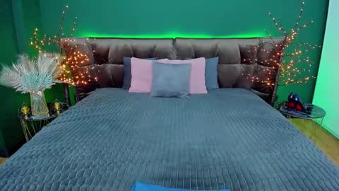 rebecca_diamonds online show from February 23, 2025, 9:22 am