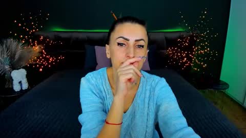 rebecca_diamonds online show from November 12, 2025, 6:36 am