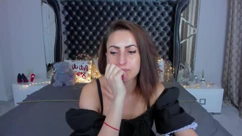 rebecca_diamonds online show from December 14, 2025, 6:30 am