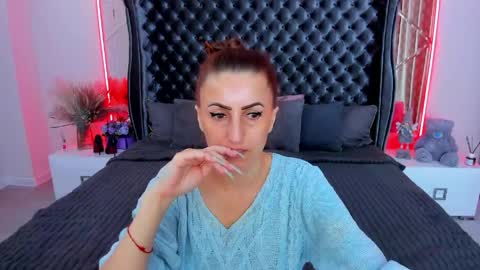 rebecca_diamonds online show from May 10, 2026, 5:12 am