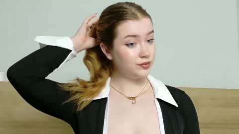 rebecca_lace online show from September 18, 2025, 2:57 am