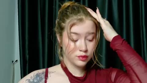 rebecca_lace online show from September 20, 2025, 11:28 pm