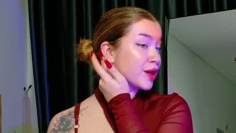 rebecca_lace online show from October 22, 2025, 9:58 pm