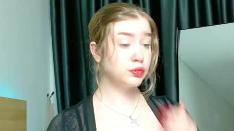 rebecca_lace online show from October 29, 2025, 9:49 pm