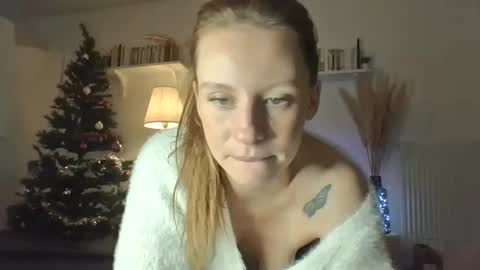 CuttieBecca online show from December 2, 2024, 7:05 pm
