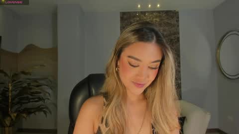 Snapshot of rebeccahudson_ chatting on April 5, 2026, 5:43 pm Rebe online show from April 5, 2026, 5:43 pm