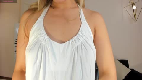 Snapshot of rebeccahudson_ chatting on April 15, 2026, 8:20 pm Rebe online show from April 15, 2026, 8:20 pm
