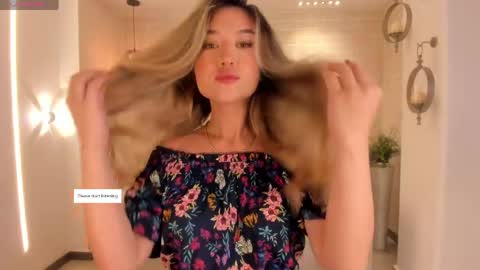 Snapshot of rebeccahudson_ chatting on May 9, 2026, 11:04 am Rebe online show from May 9, 2026, 11:04 am