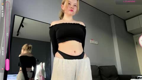 Rebecca Nikson online show from September 26, 2025, 4:05 am