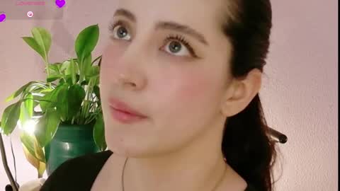 rebeccawhite_meow online show from June 10, 2026, 1:06 am