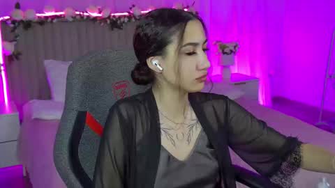 rebeckathornton online show from December 17, 2025, 7:47 am