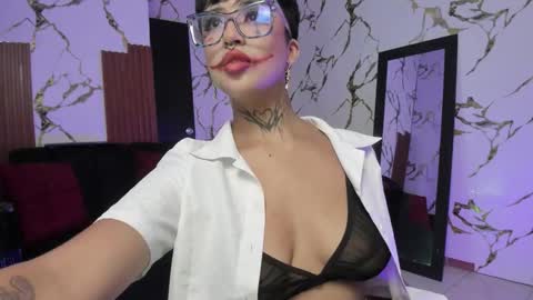 Snapshot of rebeka_baker chatting on October 21, 2025, 12:17 pm REBEKA online show from October 21, 2025, 12:17 pm