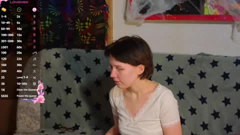 Lara online show from November 3, 2025, 2:18 pm