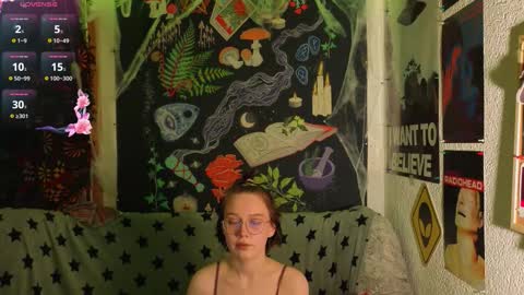 Lara online show from November 27, 2025, 8:55 pm