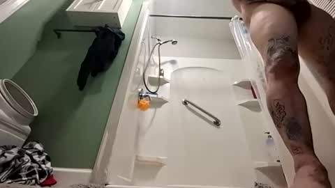 recka810 online show from November 19, 2025, 2:55 am