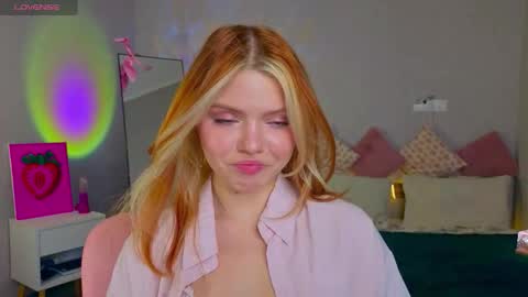 Snapshot of red__candy chatting on November 23, 2025, 11:10 am red__candy online show from November 23, 2025, 11:10 am