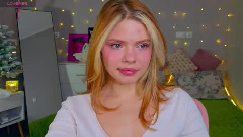 Snapshot of red__candy chatting on December 15, 2025, 2:10 pm red__candy online show from December 15, 2025, 2:10 pm