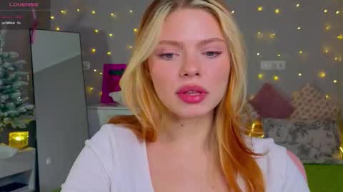 Snapshot of red__candy chatting on December 16, 2025, 12:10 pm red__candy online show from December 16, 2025, 12:10 pm