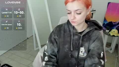 Snapshot of red_bestie_ chatting on October 19, 2025, 12:17 pm Bestie online show from October 19, 2025, 12:17 pm