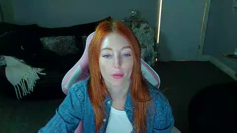 Snapshot of red_firesquirt chatting on December 19, 2024, 2:35 pm Red - online show from December 19, 2024, 2:35 pm