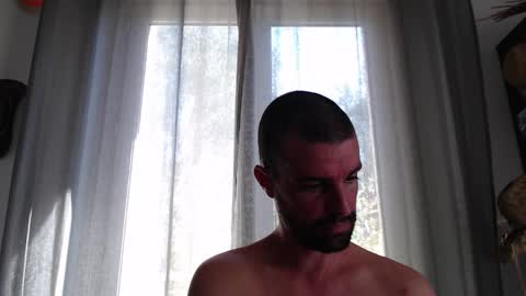 Red Gloves online show from September 16, 2025, 9:32 am