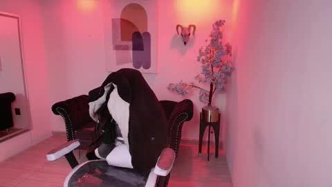 Res Moon online show from November 7, 2025, 11:43 am