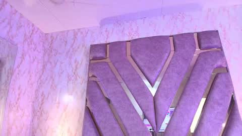 red_pandaa online show from November 26, 2025, 4:13 am