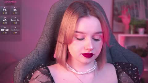 Snapshot of red_queeen chatting on December 6, 2024, 6:28 pm QUEEN OF EVIL online show from December 6, 2024, 6:28 pm