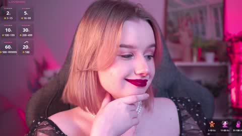 Snapshot of red_queeen chatting on December 6, 2024, 9:35 pm QUEEN OF EVIL online show from December 6, 2024, 9:35 pm