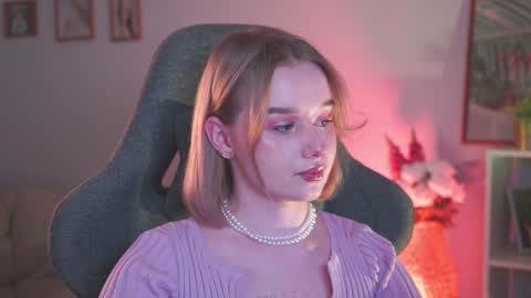 Snapshot of red_queeen chatting on December 11, 2024, 11:32 pm QUEEN OF EVIL online show from December 11, 2024, 11:32 pm