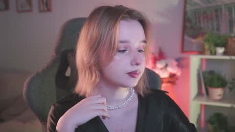 Snapshot of red_queeen chatting on December 16, 2024, 5:54 pm QUEEN OF EVIL online show from December 16, 2024, 5:54 pm